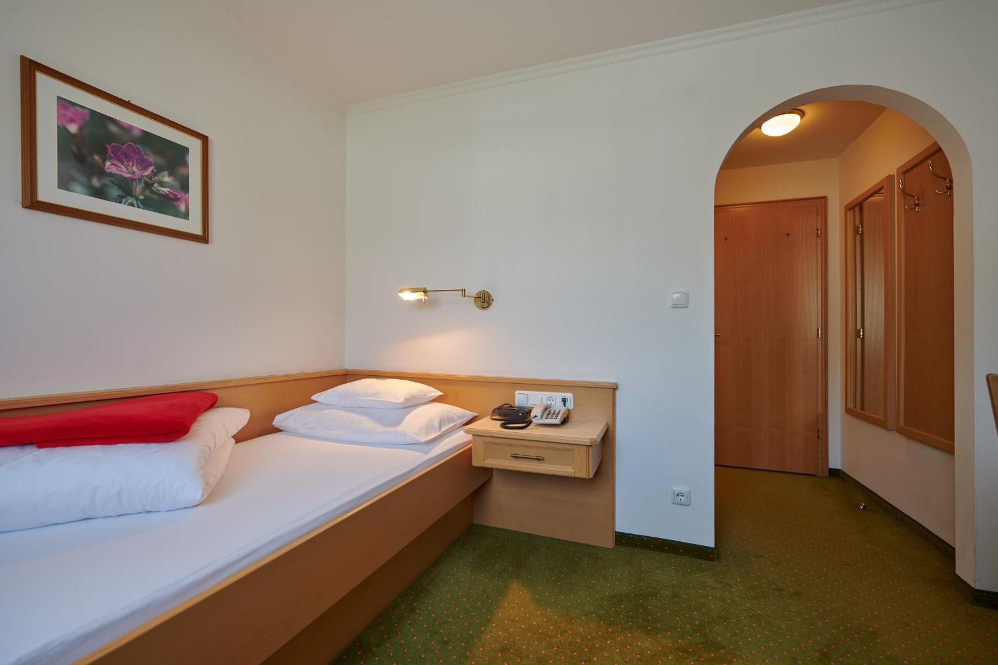 Roggal Hotel