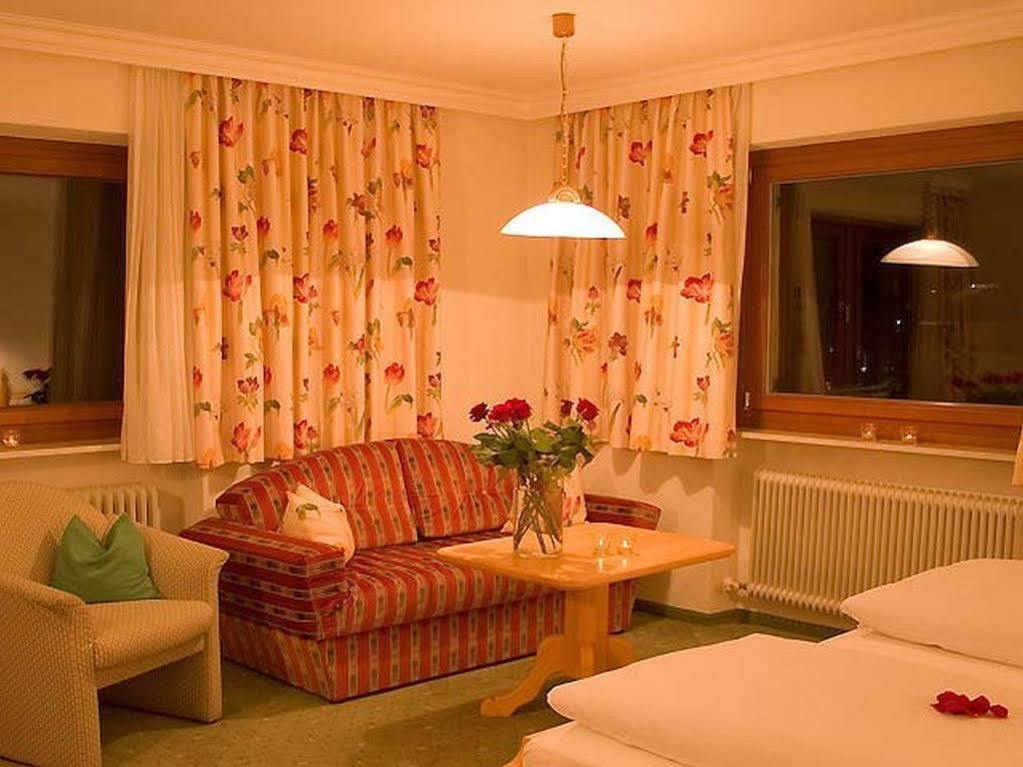 Roggal Hotel