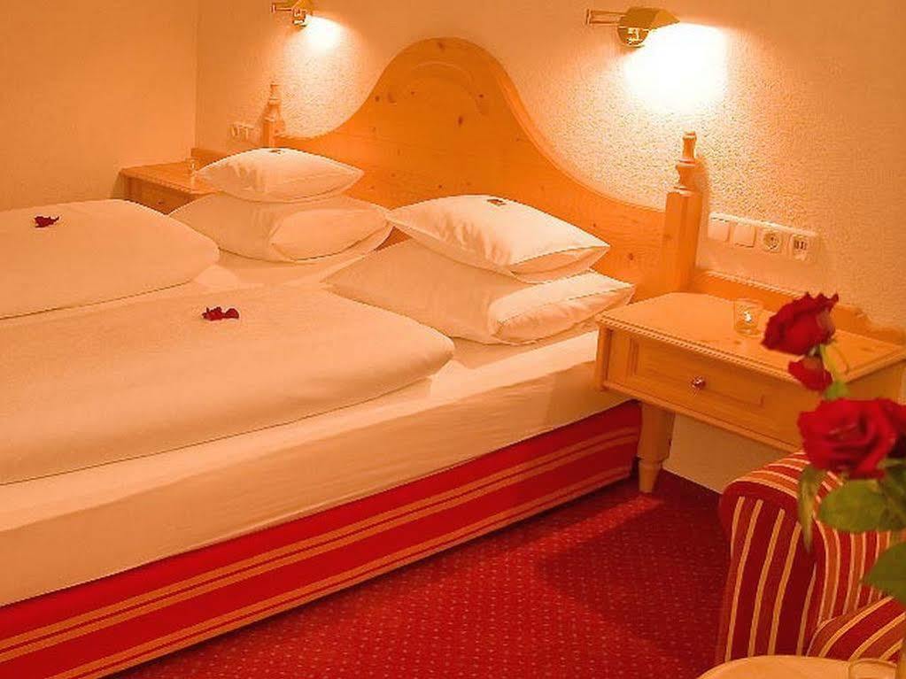 Roggal Hotel